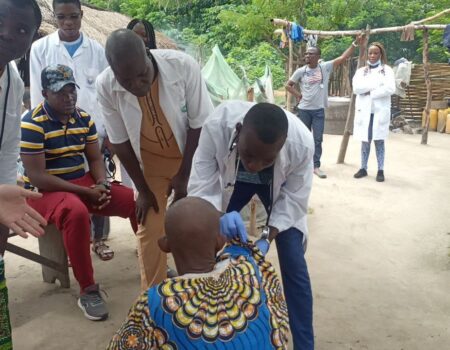 10 conseils à intégrer à son quotidien qui permettent d'améliorer sa santé et son bien-être général.